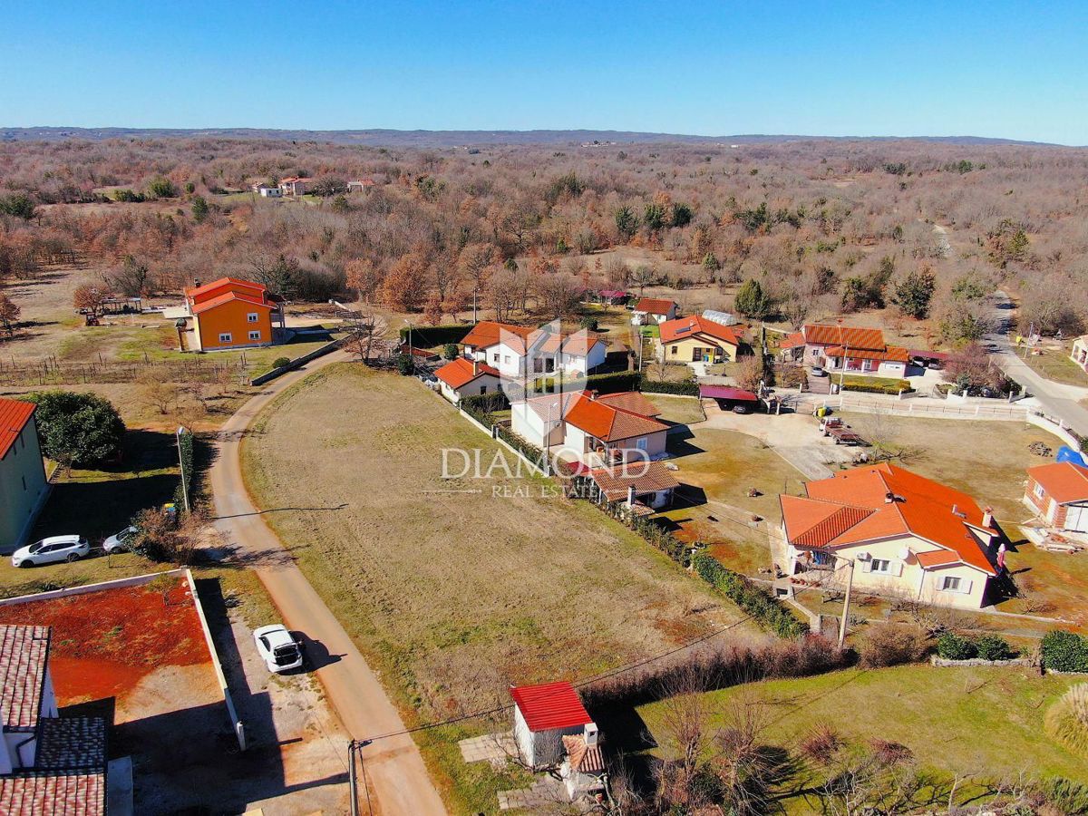 Moderna hiša z bazenom v gradnji - v bližini Labina, Istra