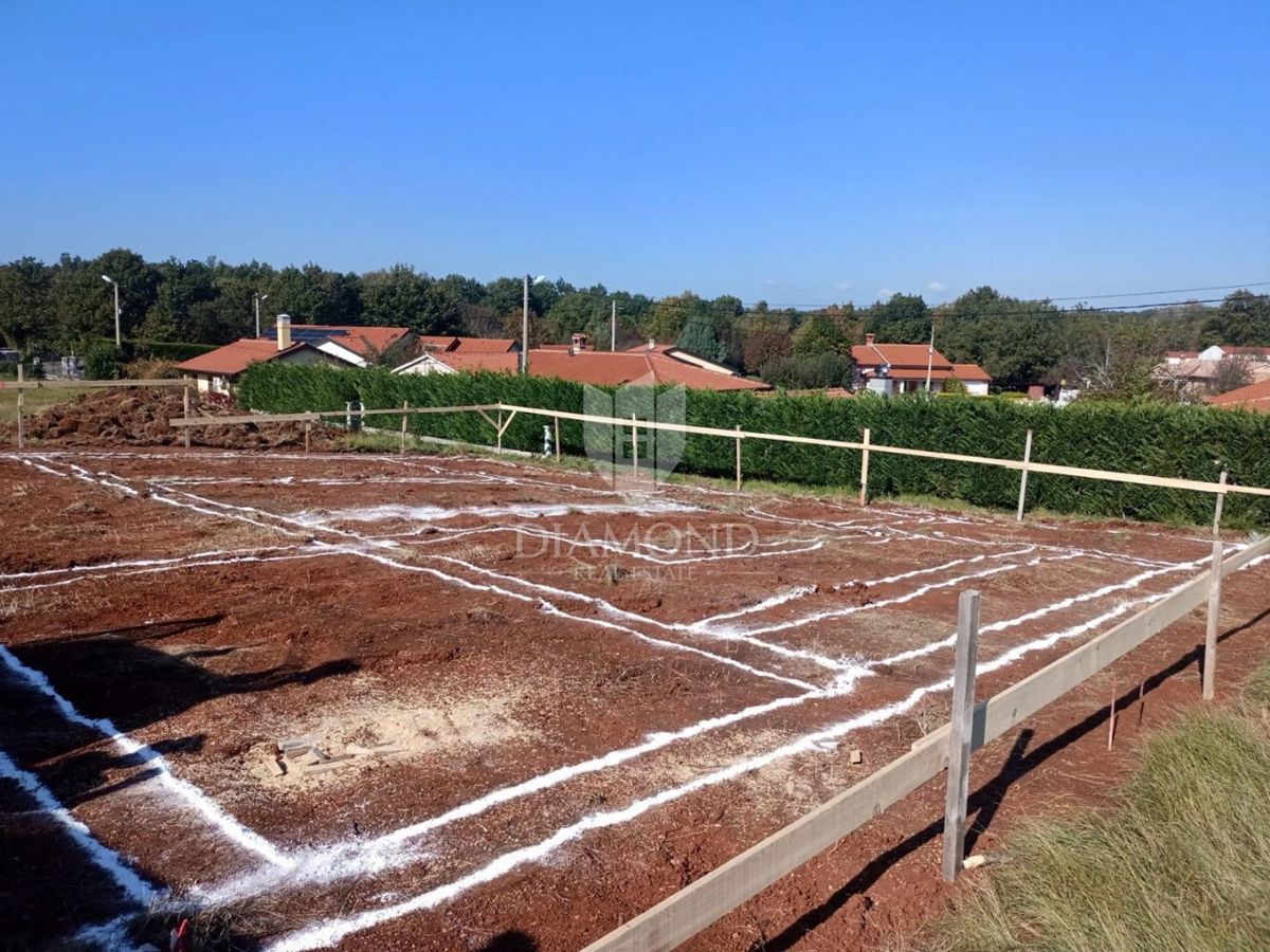 Moderna hiša z bazenom v gradnji - v bližini Labina, Istra