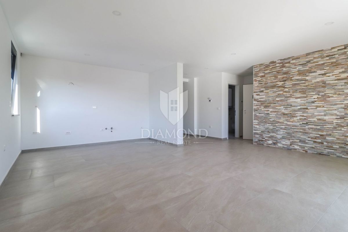 Medulin - kakovostno novo stanovanje s prostorno teraso