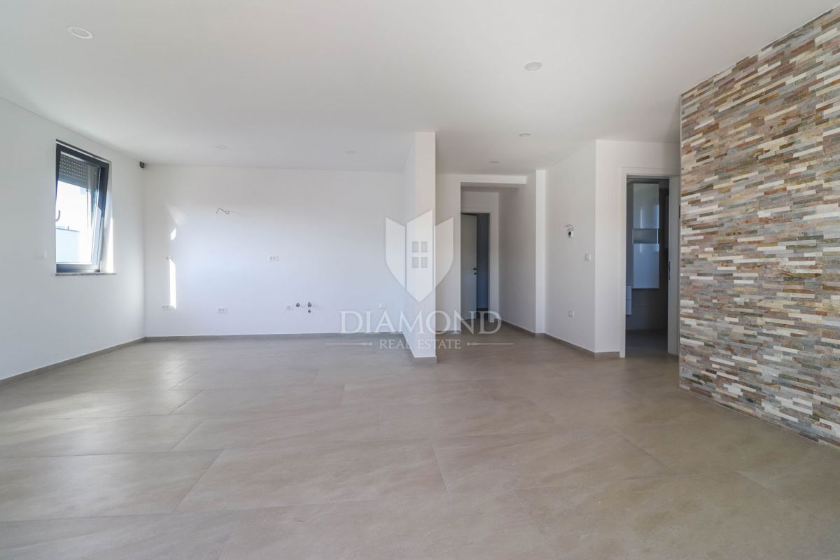 Medulin - kakovostno novo stanovanje s prostorno teraso