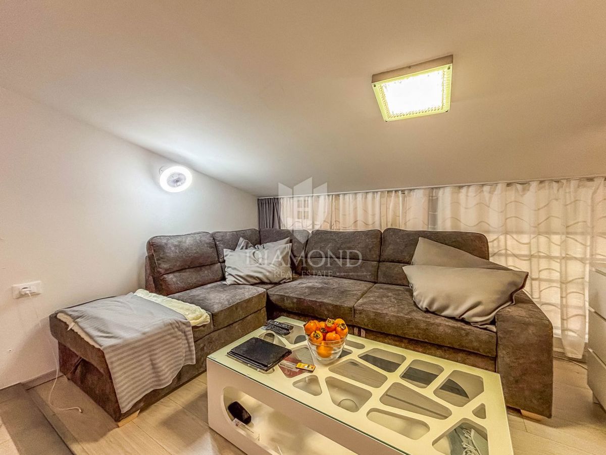 Novigrad, moderno stanovanje z dvigalom in balkonom!