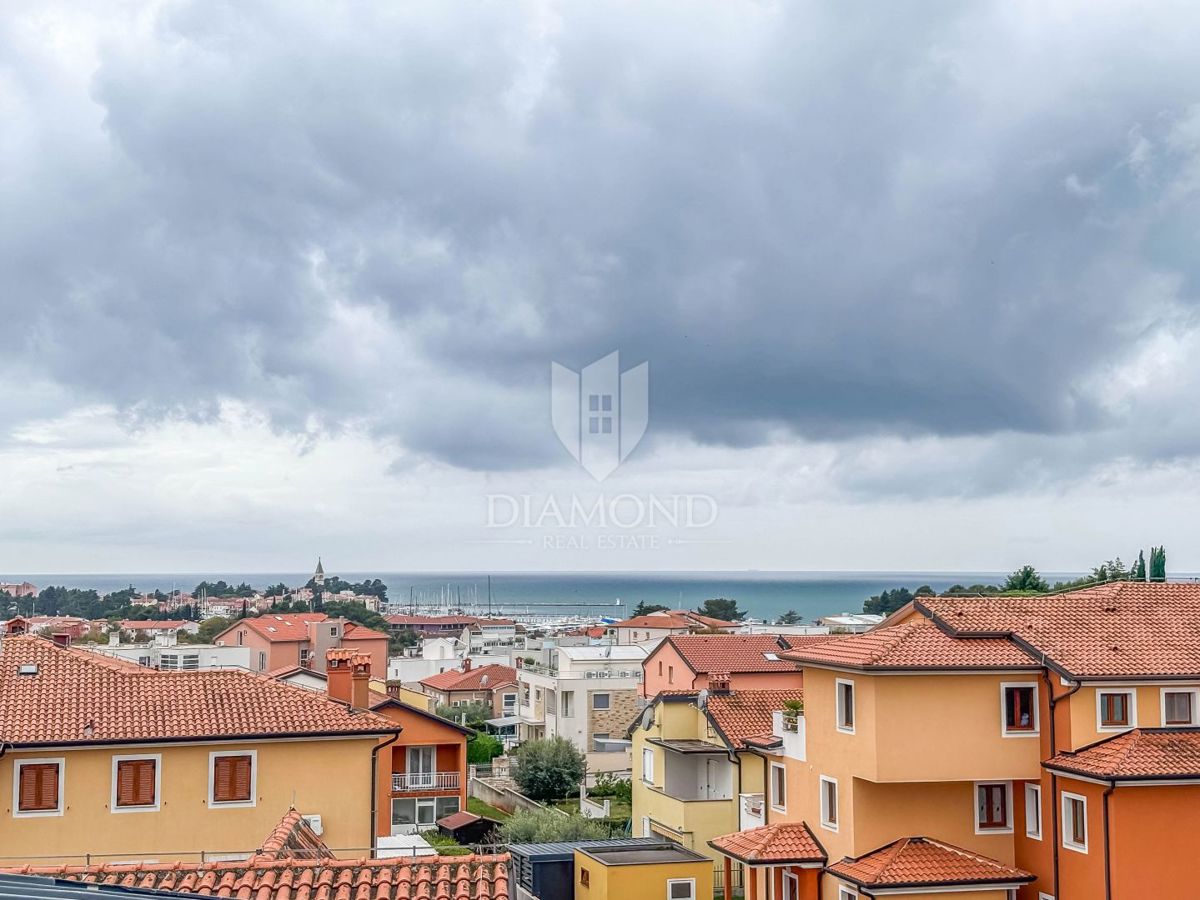 Novigrad, moderno stanovanje z dvigalom in balkonom!