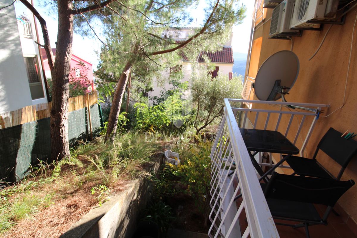 Rabac, dvonadstropno stanovanje na odlični lokaciji