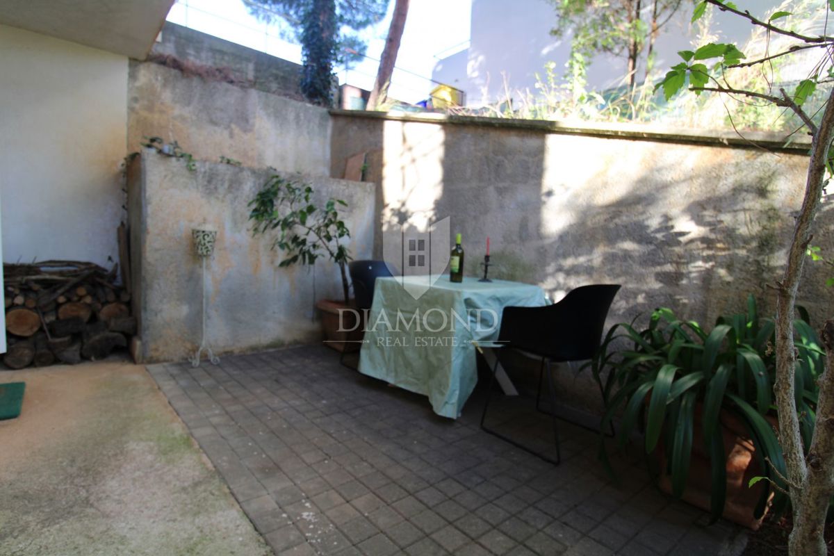 Rabac, dvonadstropno stanovanje na odlični lokaciji