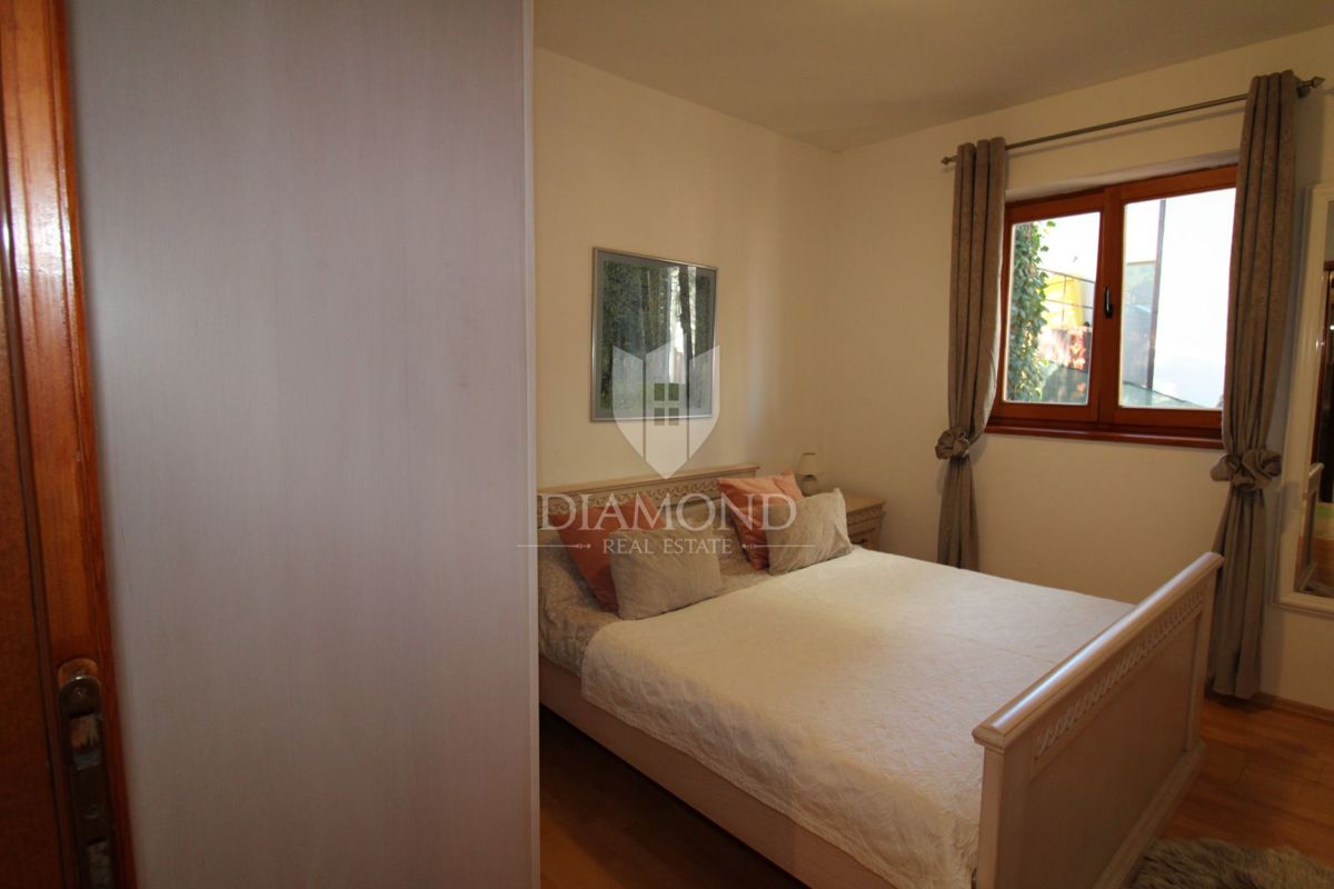 Rabac, dvonadstropno stanovanje na odlični lokaciji