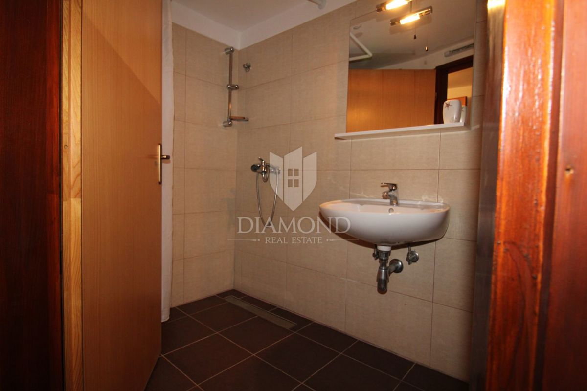 Rabac, dvonadstropno stanovanje na odlični lokaciji