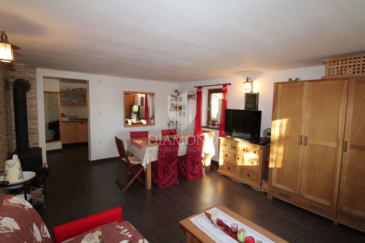 Rabac, dvonadstropno stanovanje na odlični lokaciji