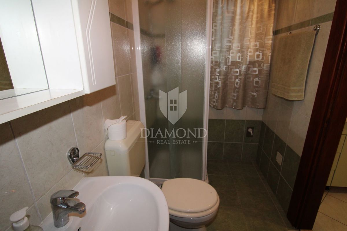 Rabac, dvonadstropno stanovanje na odlični lokaciji