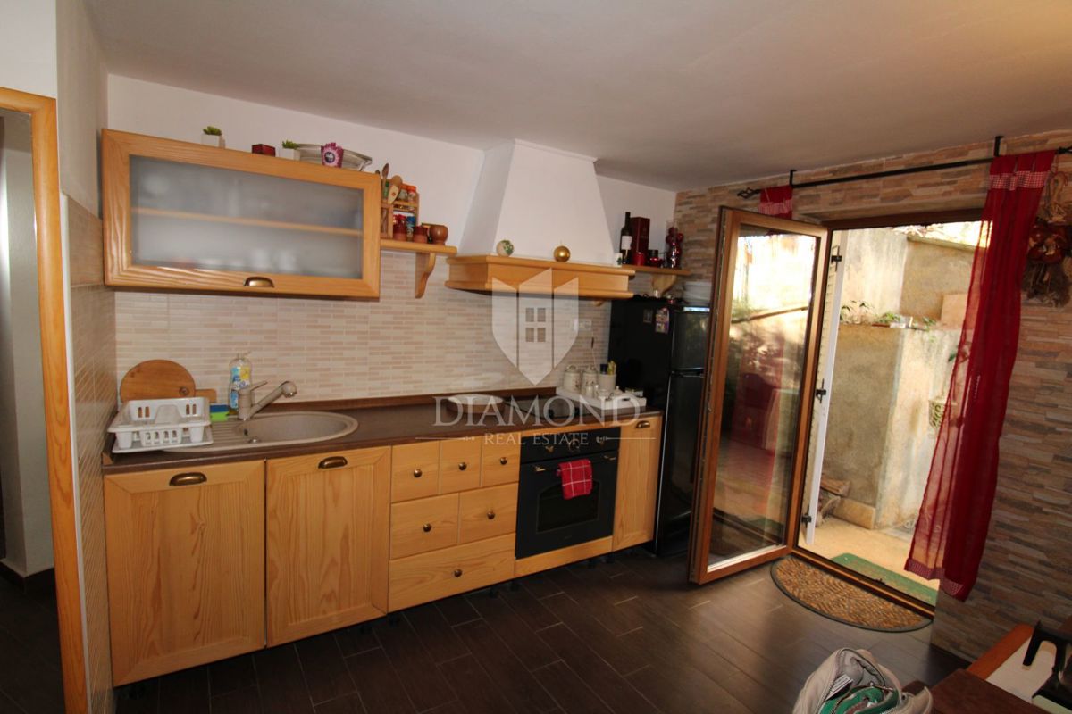 Rabac, dvonadstropno stanovanje na odlični lokaciji