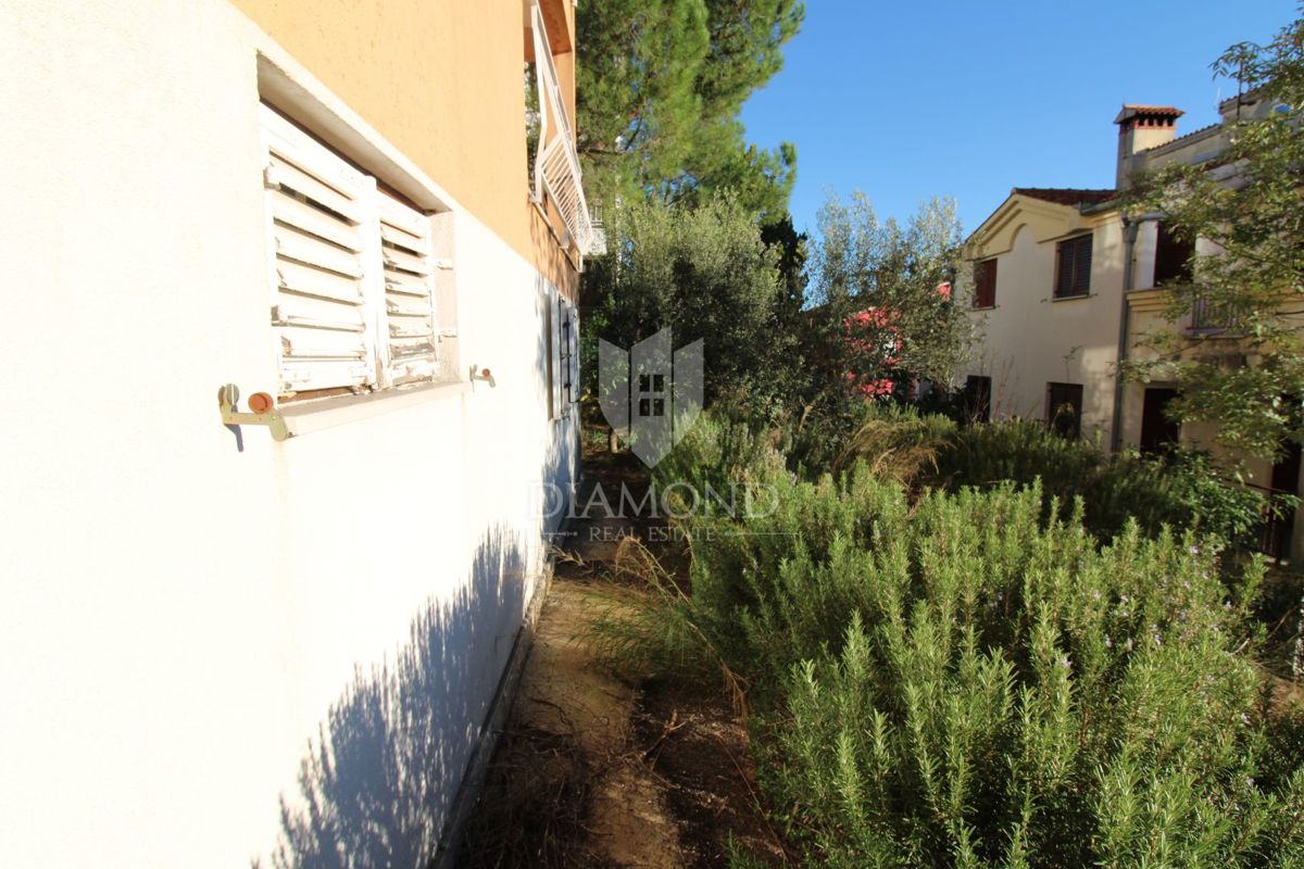 Rabac, dvonadstropno stanovanje na odlični lokaciji