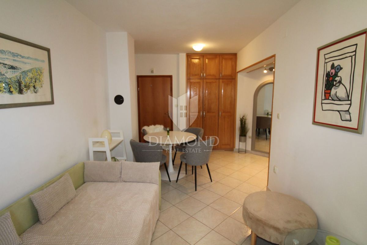 Rabac, dvonadstropno stanovanje na odlični lokaciji