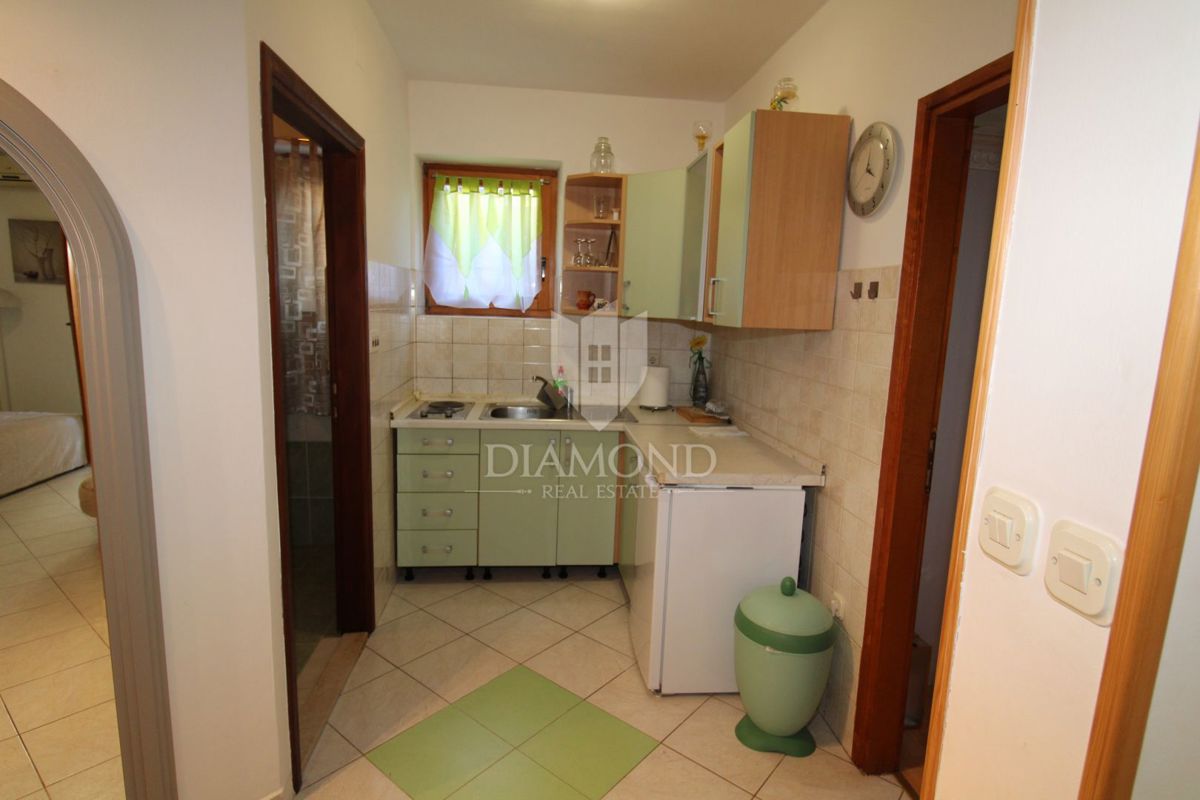 Rabac, dvonadstropno stanovanje na odlični lokaciji