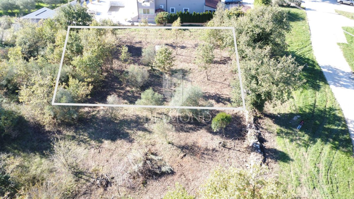 PRILOŽNOST! Poreč – 640 m² zazidljivo zemljišče s pogledom na morje