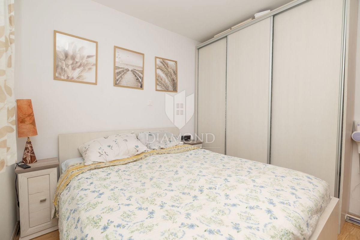 Žminj, odlično stanovanje v centru s shrambo in parkiriščem