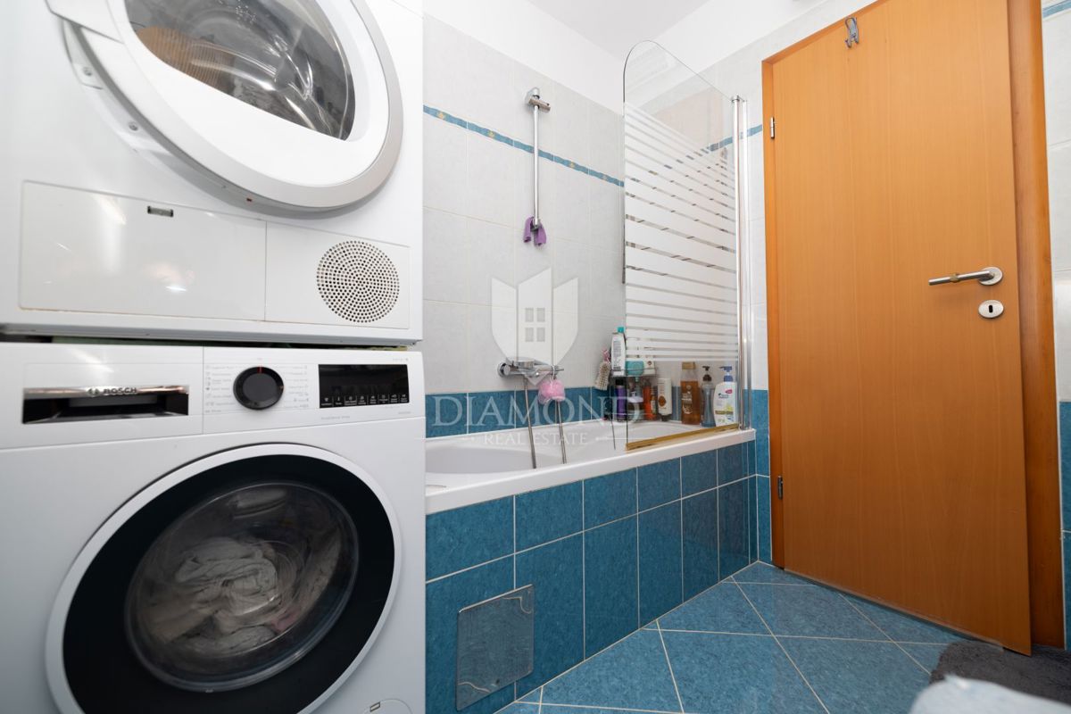 Žminj, odlično stanovanje v centru s shrambo in parkiriščem