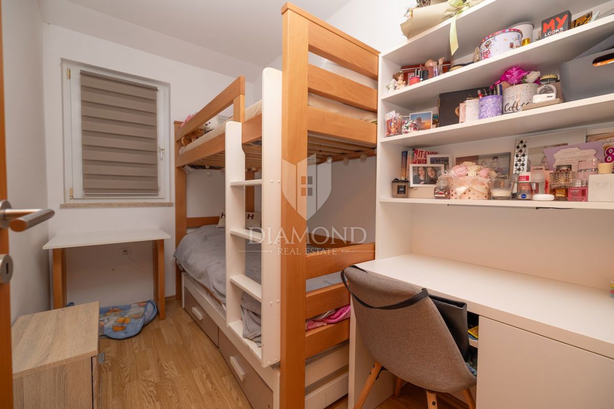 Žminj, odlično stanovanje v centru s shrambo in parkiriščem