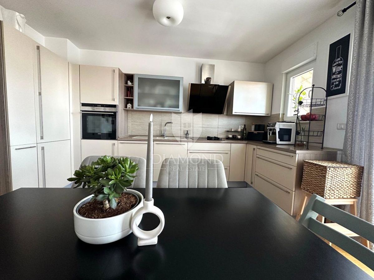 RIJEKA, VIŠKOVO- Dvoetažno stanovanje s pogledom na morje