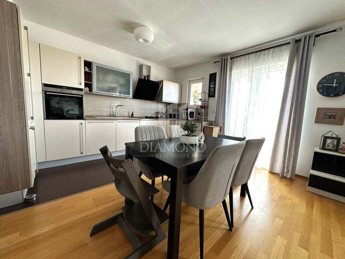 RIJEKA, VIŠKOVO- Dvoetažno stanovanje s pogledom na morje