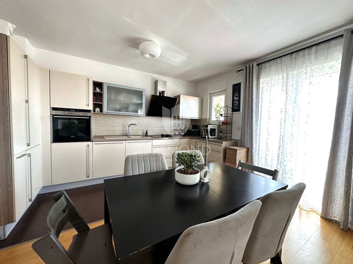 RIJEKA, VIŠKOVO- Dvoetažno stanovanje s pogledom na morje