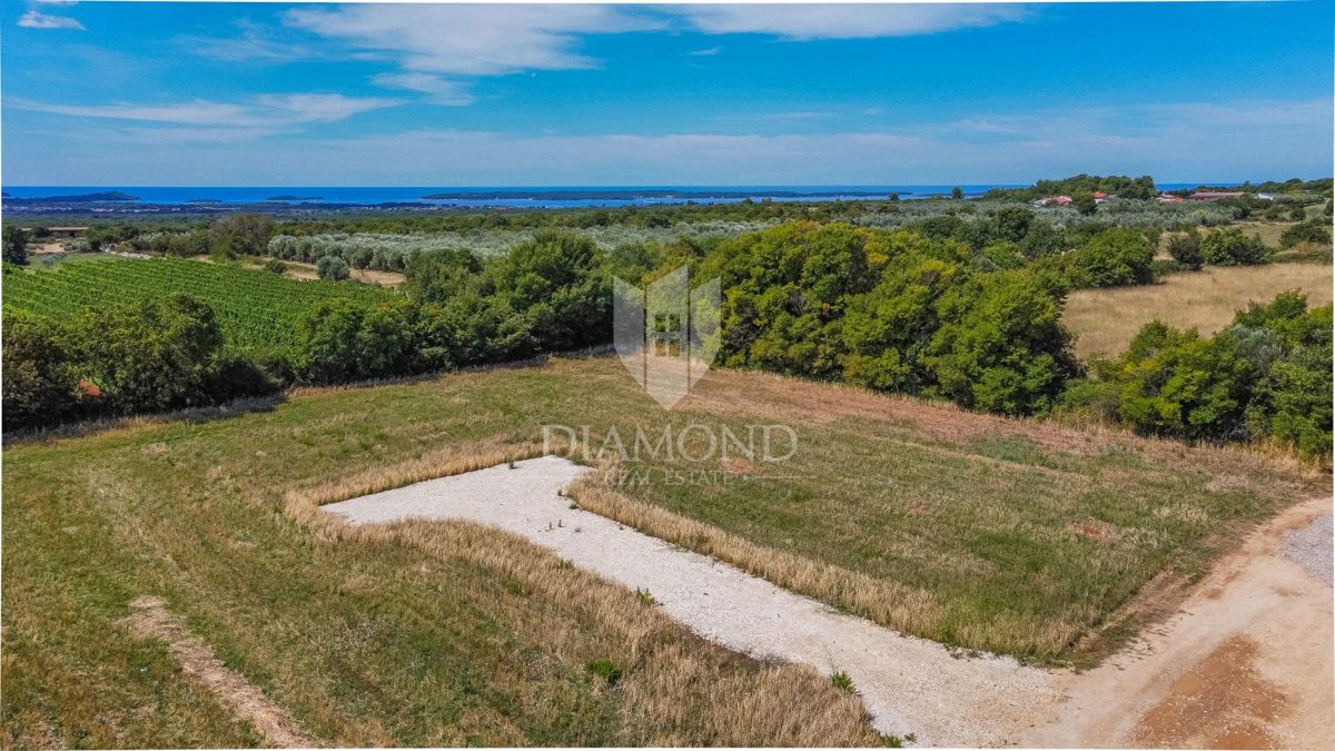 Fažana, okolica, privlačno zemljišče s pogledom na morje