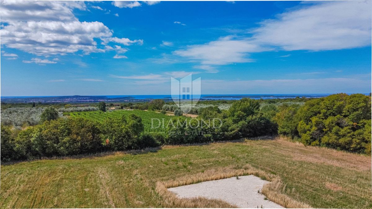 Fažana, okolica, privlačno zemljišče s pogledom na morje