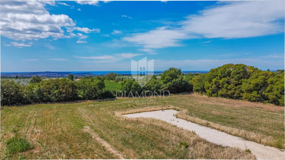 Fažana, okolica, privlačno zemljišče s pogledom na morje