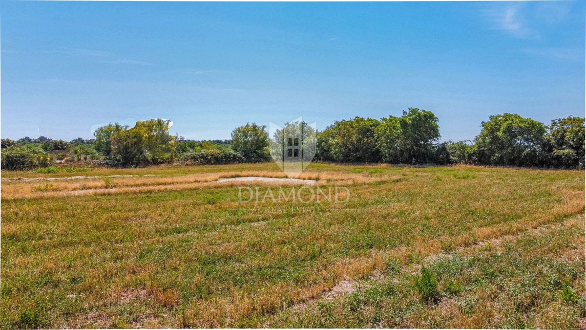 Fažana, okolica, privlačno zemljišče s pogledom na morje