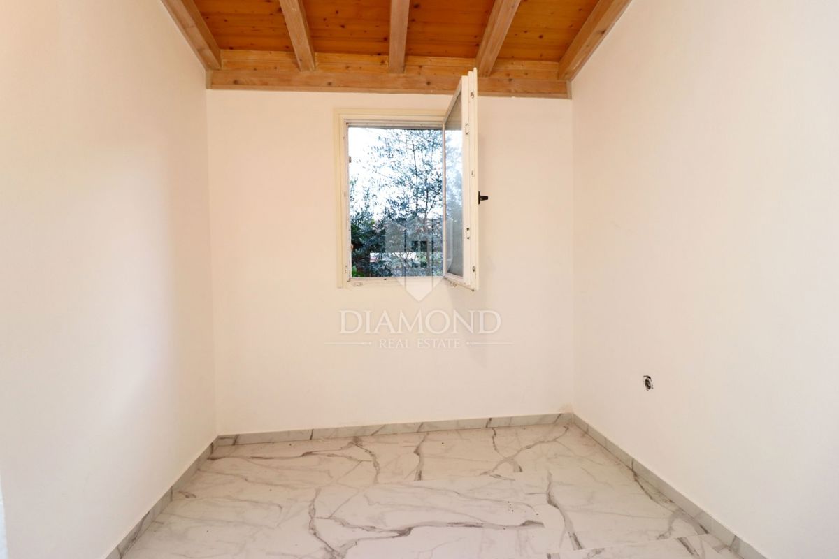 Poreč, priložnost, prenovljeno stanovanje z vrtom