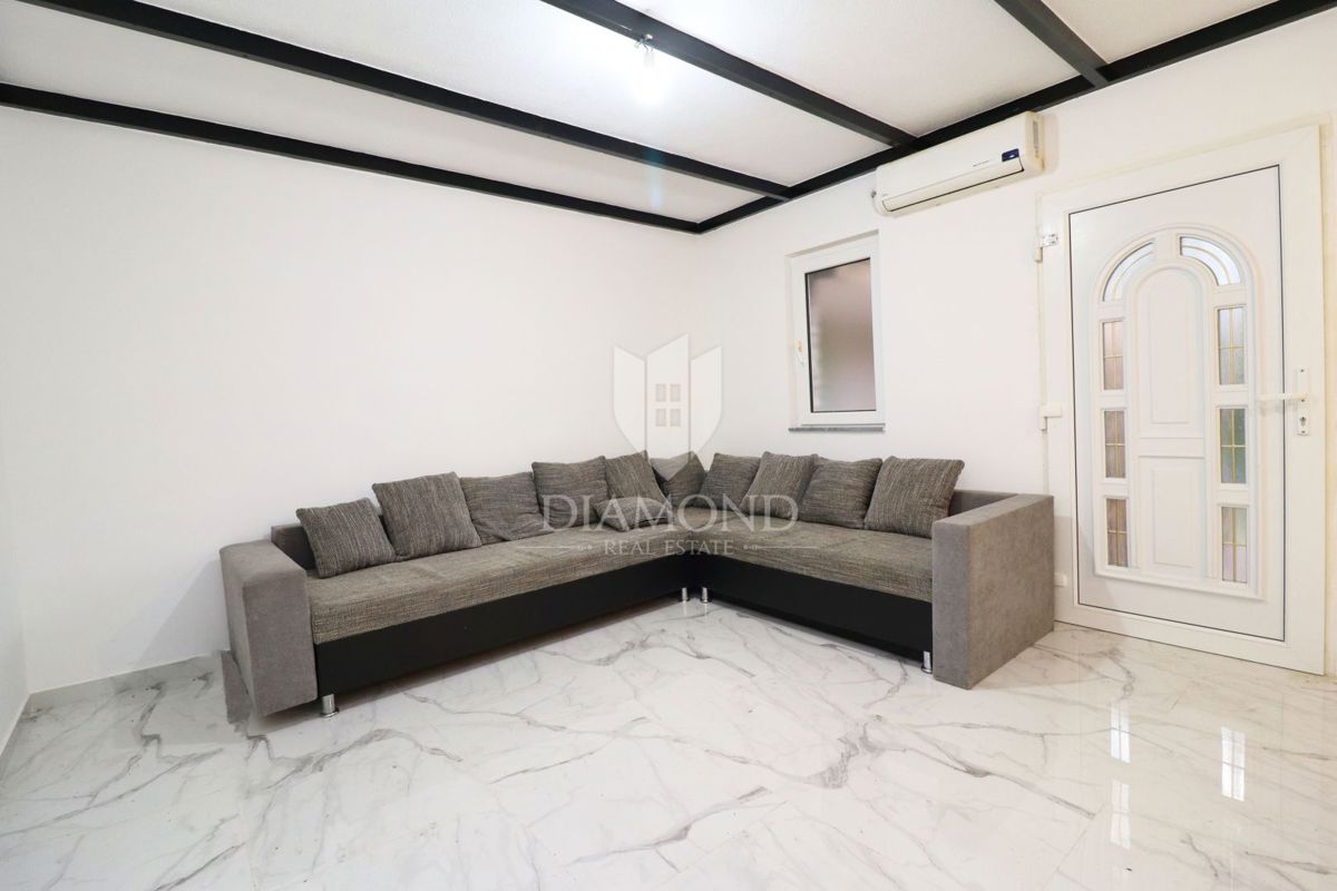 Poreč, priložnost, prenovljeno stanovanje z vrtom