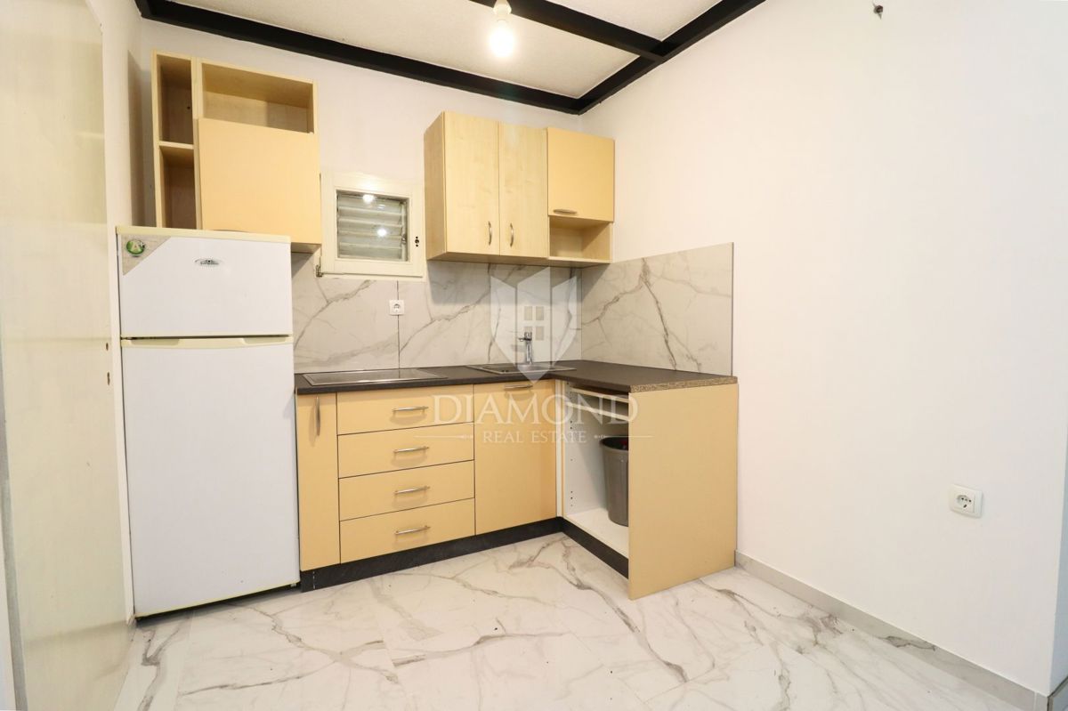 Poreč, priložnost, prenovljeno stanovanje z vrtom