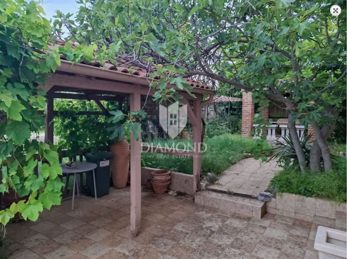 Poreč, priložnost, prenovljeno stanovanje z vrtom