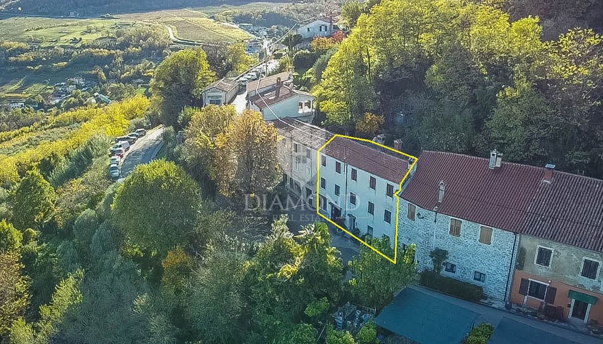 EKSKLUZIVNO! Motovun, prostorna hiša 264 m2 na robu mesta