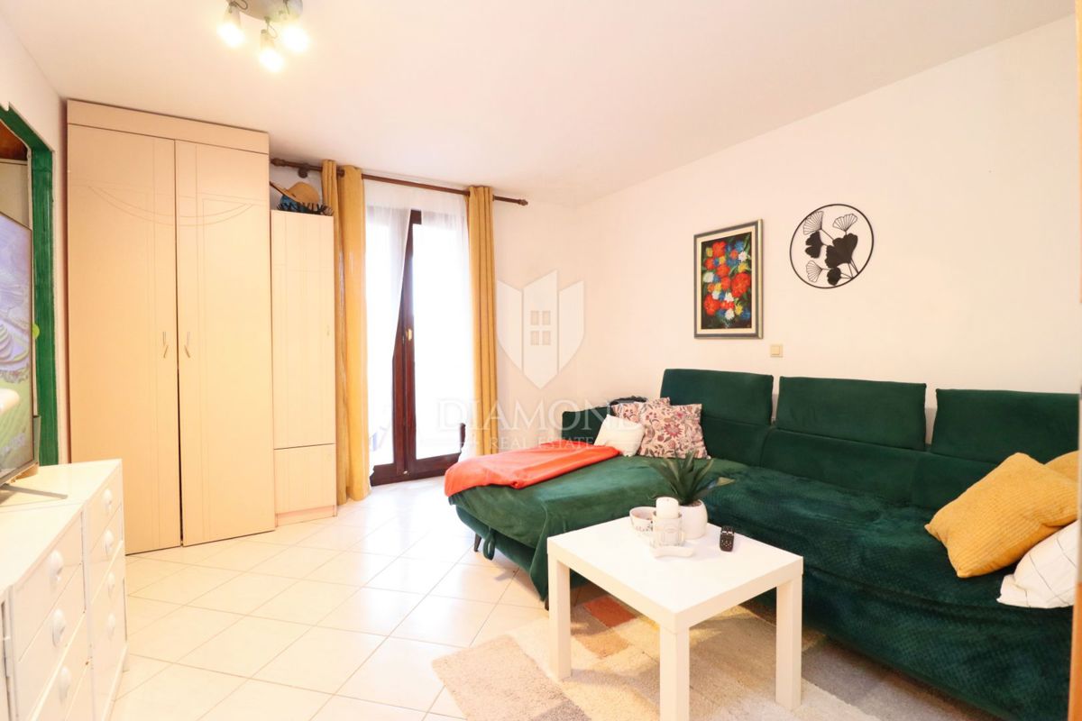 Poreč, okolica, 2 apartmaja z velikim vrtom