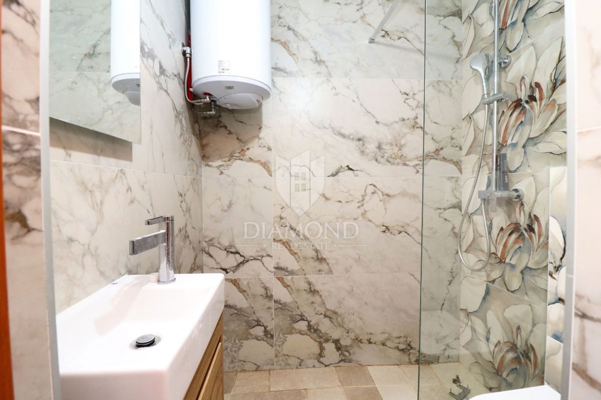 Poreč, okolica, 2 apartmaja z velikim vrtom