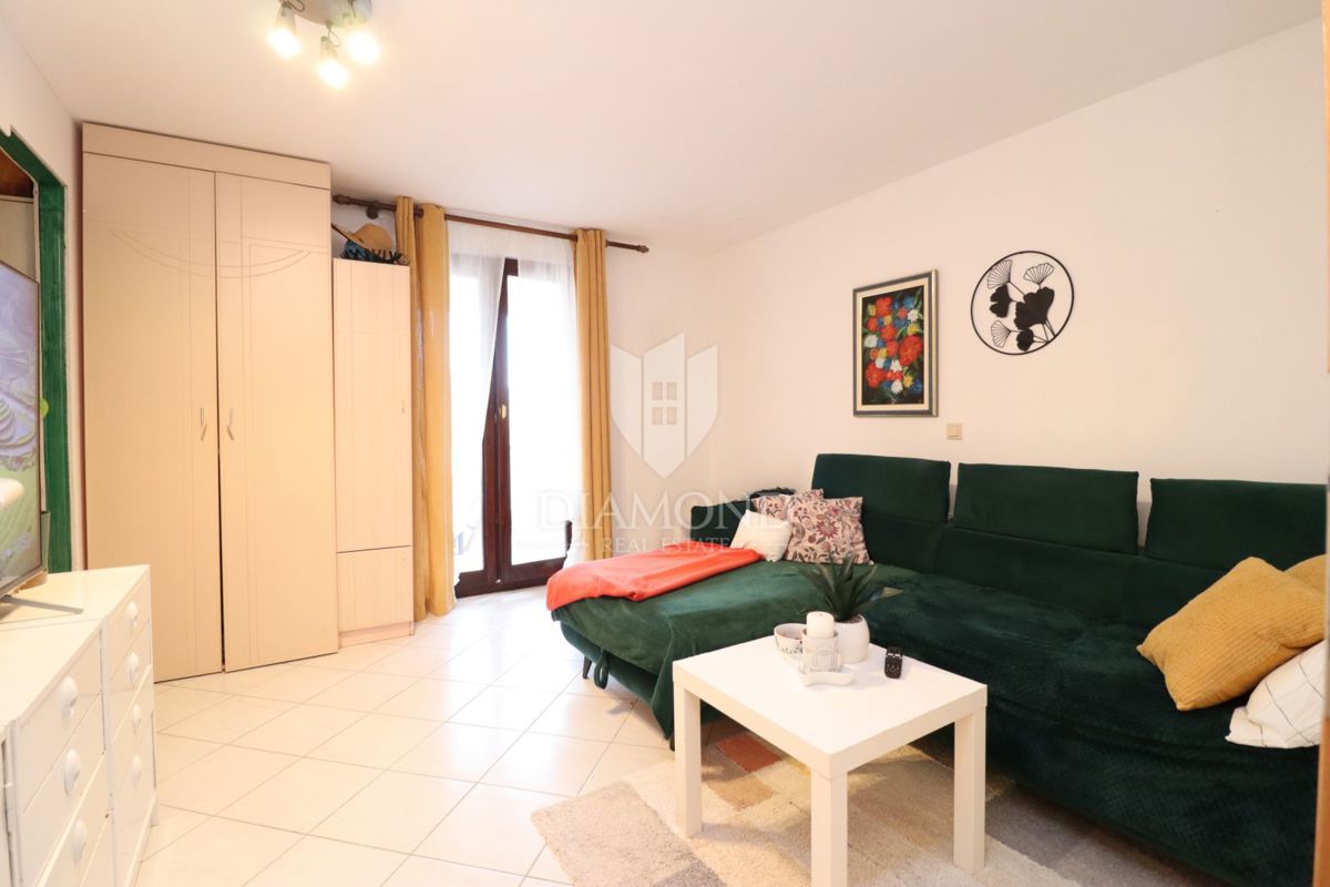 Poreč, okolica, 2 apartmaja z velikim vrtom