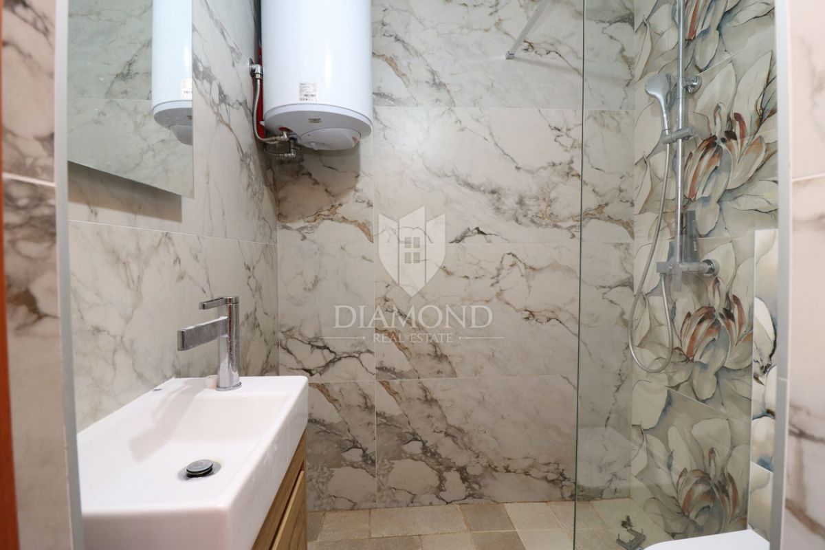 Poreč, okolica, 2 apartmaja z velikim vrtom