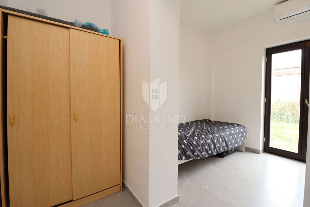 Poreč, okolica, 2 apartmaja z velikim vrtom