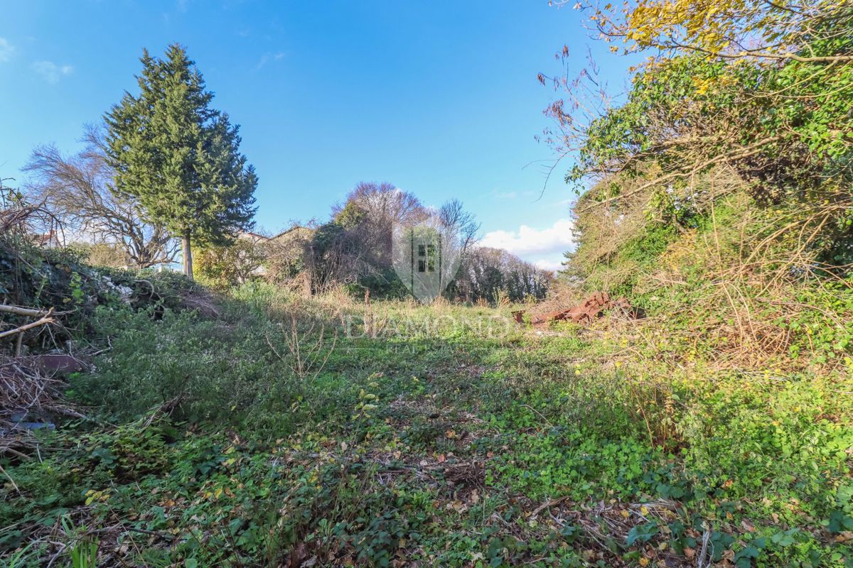 Zazidljivo zemljišče blizu Pule – idealno za hišo/vilo