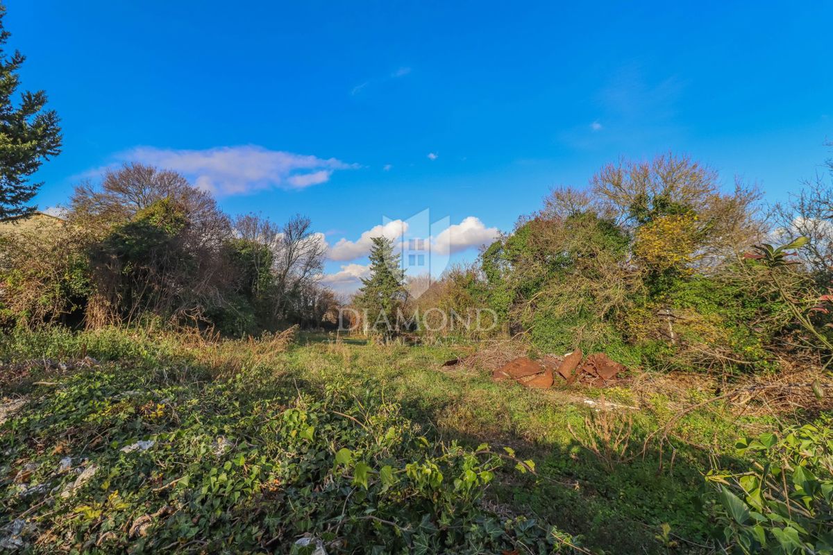 Zazidljivo zemljišče blizu Pule – idealno za hišo/vilo