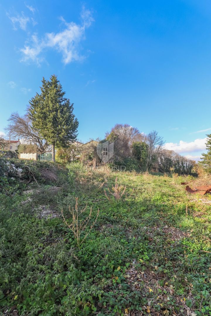 Zazidljivo zemljišče blizu Pule – idealno za hišo/vilo