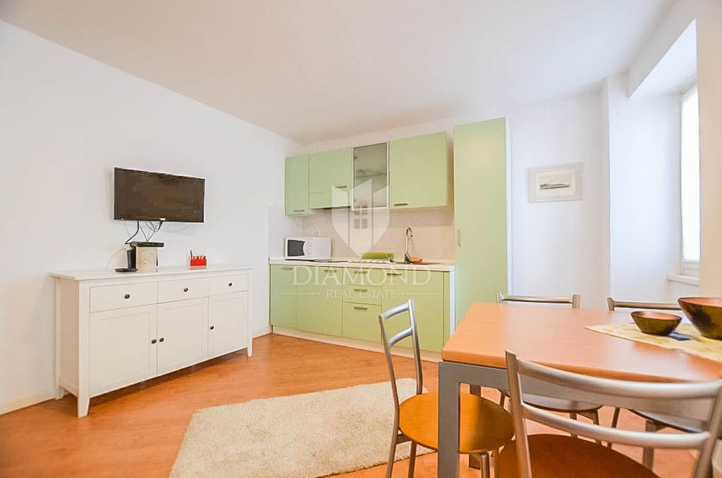 Rovinj! Center! Stanovanje s pogledom na morje!