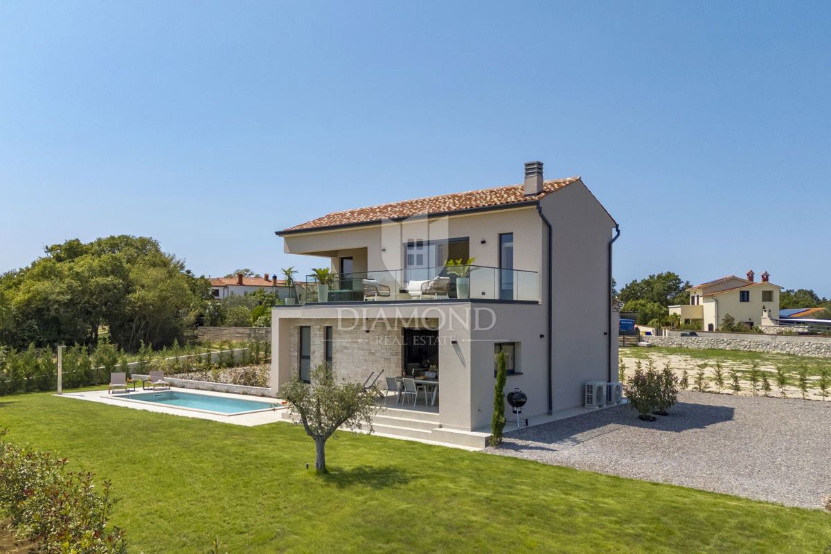 ČUDOVITA MODERNA HIŠA S PANORAMSKIM RAZGLEDOM