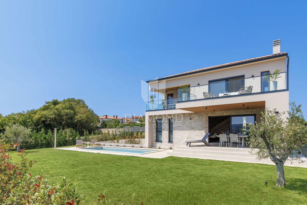 ČUDOVITA MODERNA HIŠA S PANORAMSKIM RAZGLEDOM