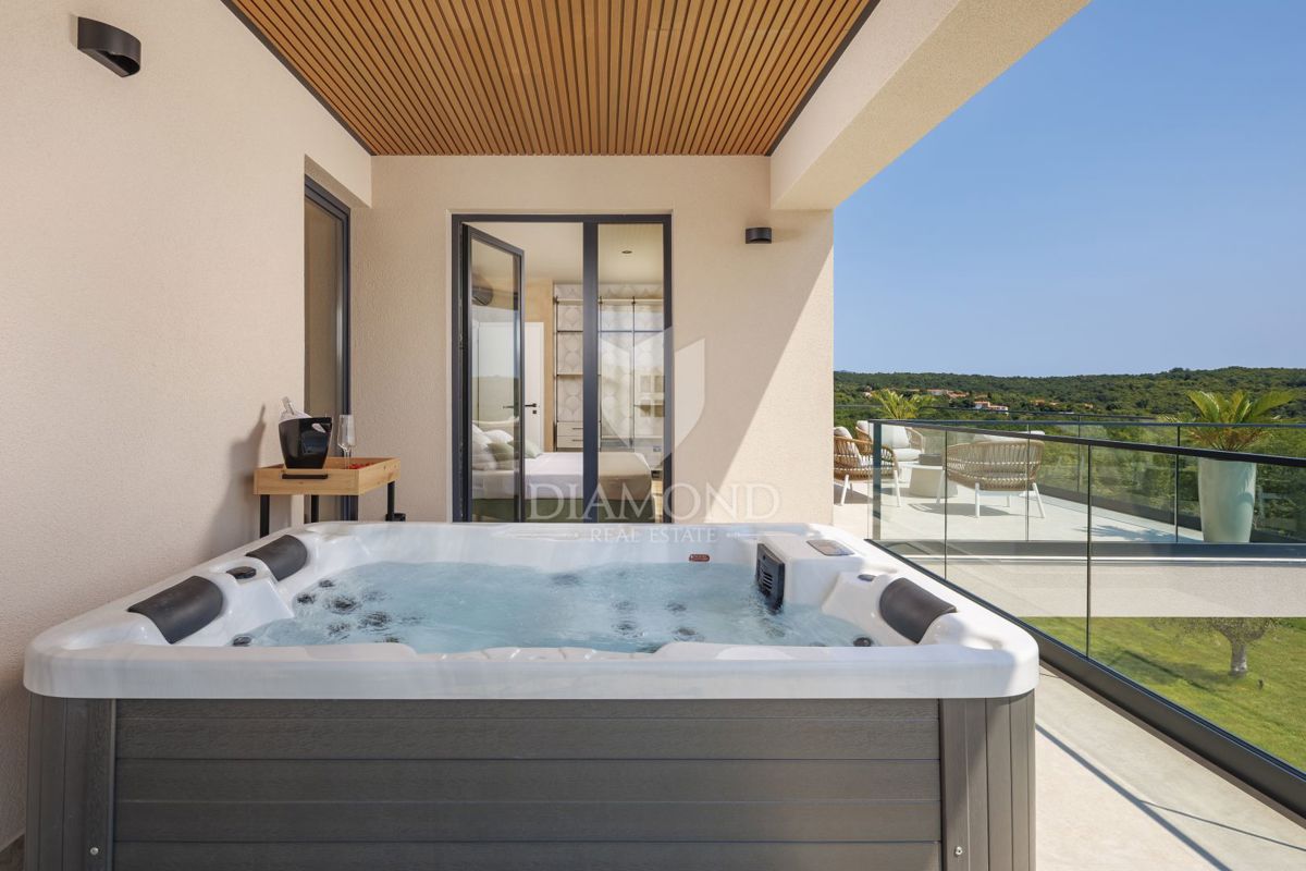 ČUDOVITA MODERNA HIŠA S PANORAMSKIM RAZGLEDOM