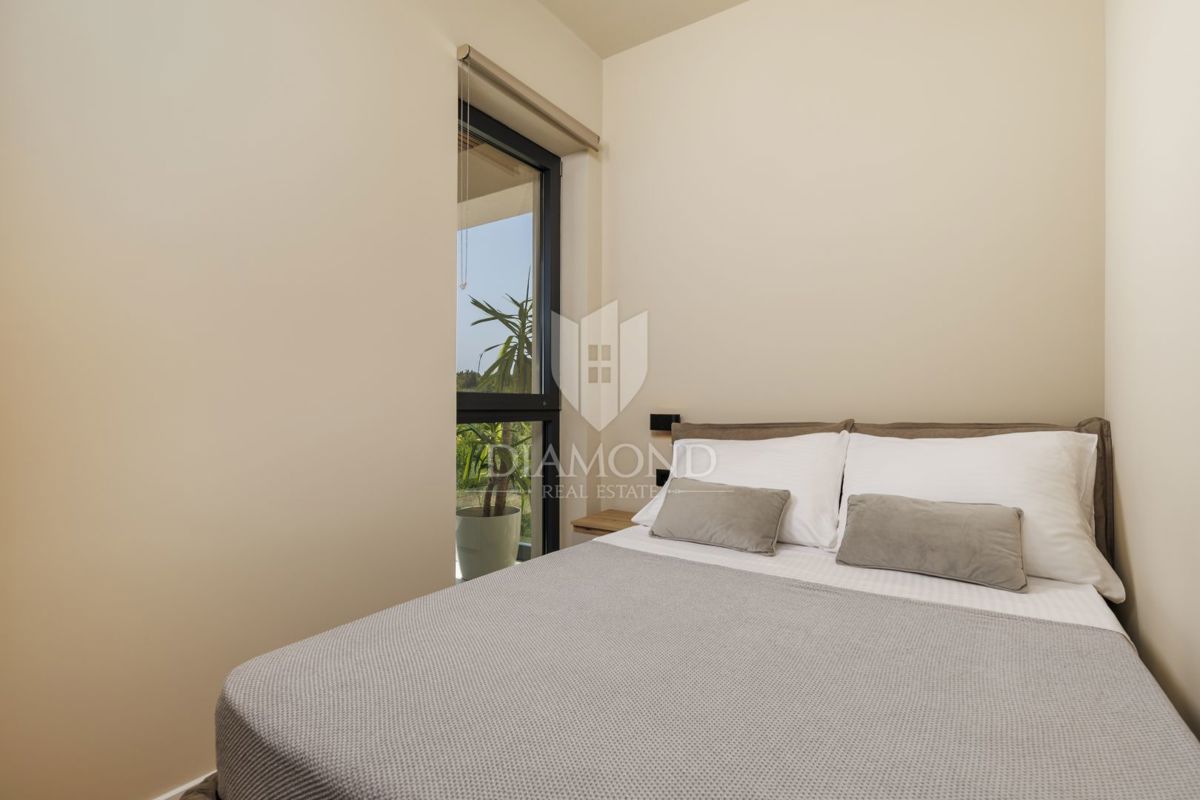 ČUDOVITA MODERNA HIŠA S PANORAMSKIM RAZGLEDOM