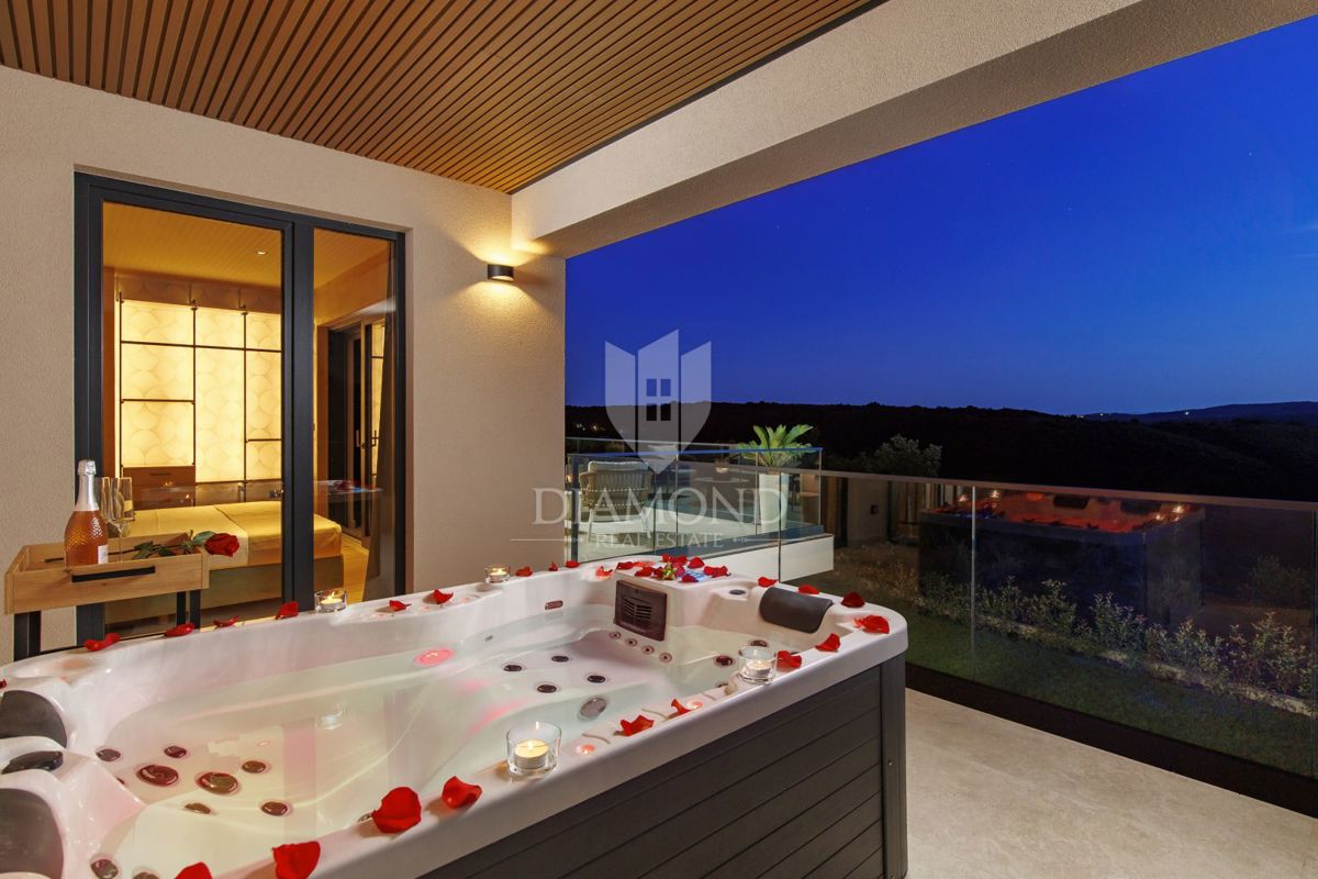 ČUDOVITA MODERNA HIŠA S PANORAMSKIM RAZGLEDOM