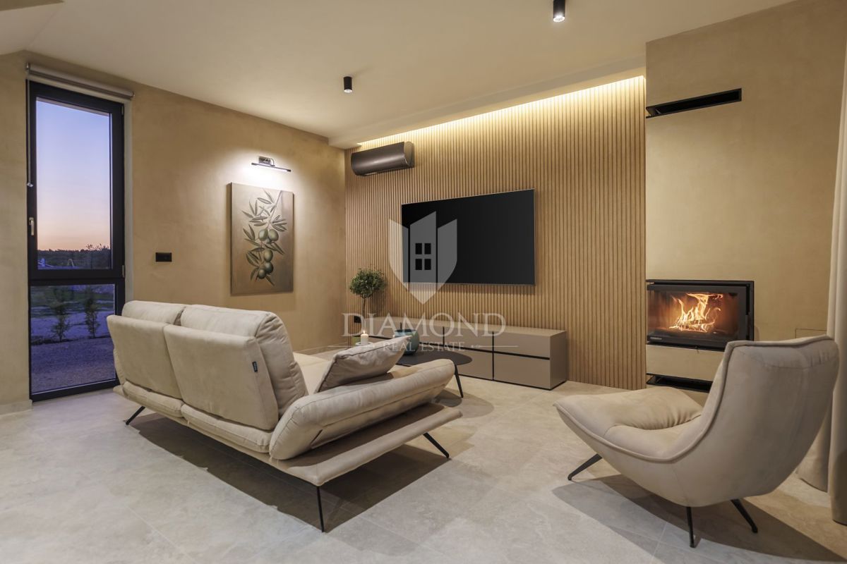 ČUDOVITA MODERNA HIŠA S PANORAMSKIM RAZGLEDOM