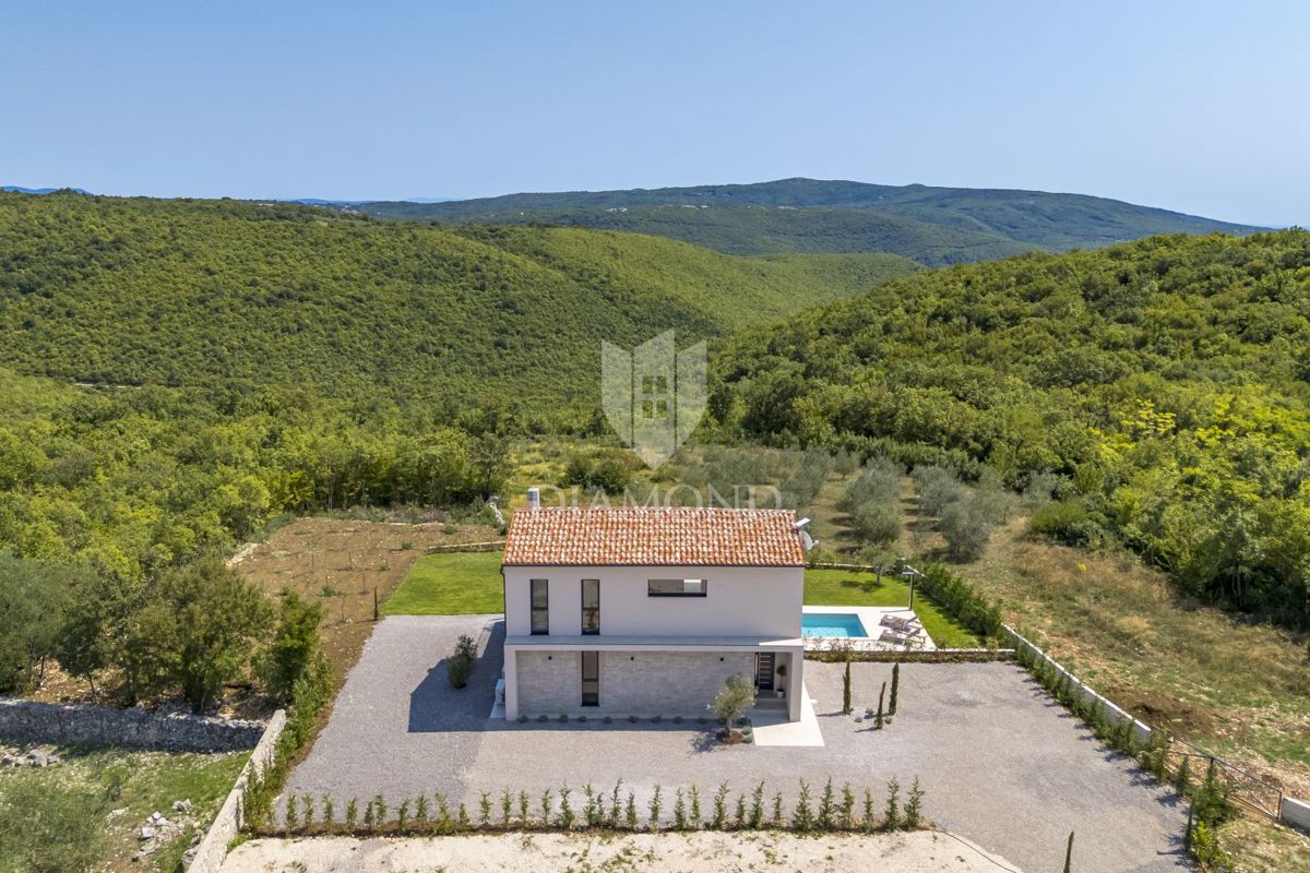 ČUDOVITA MODERNA HIŠA S PANORAMSKIM RAZGLEDOM