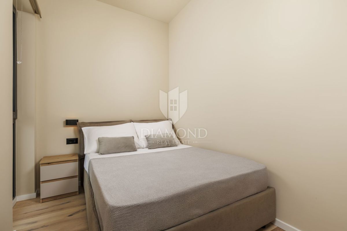 ČUDOVITA MODERNA HIŠA S PANORAMSKIM RAZGLEDOM