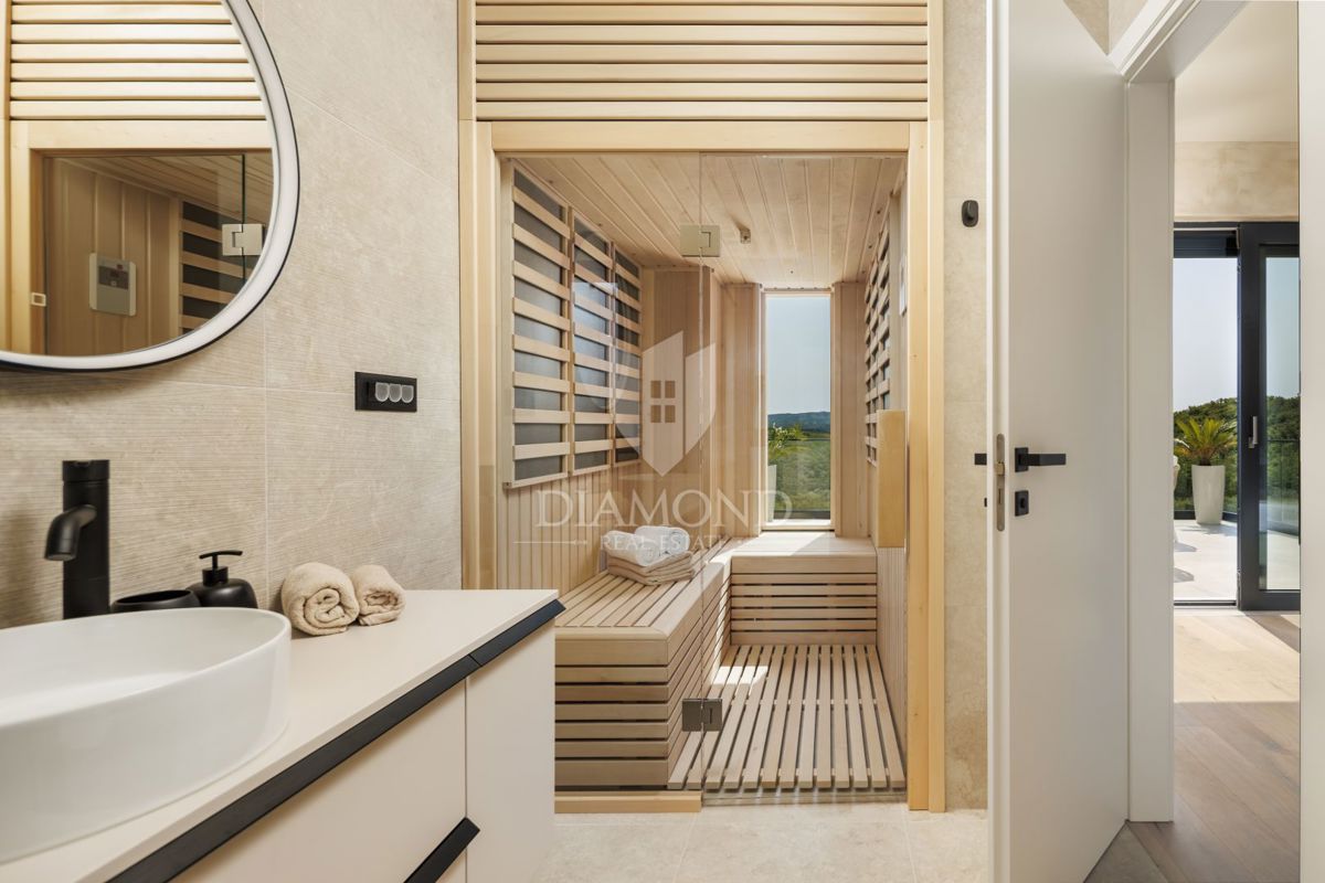 ČUDOVITA MODERNA HIŠA S PANORAMSKIM RAZGLEDOM